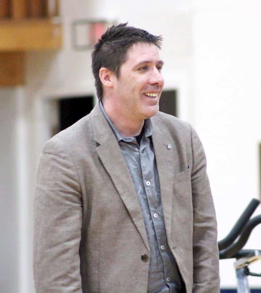 L’entraîneur bien connu Danny Vincent a été visé par plusieurs allégations provenant d’ex-joueuses de basketball mineur avec qui il a été en contact dans au moins trois établissements d’enseignement différents.