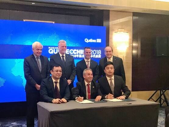 Le 22 janvier 2018, l’ambassadeur canadien en Chine John McCallum, le premier ministre du Québec, Philippe Couillard, le ministre délégué aux PME, Stéphane Billette, le directeur des représentations du Québec en Chine, Jean-François Lépine, Karim Zaghib, DG du Centre d’excellence en électrification des transports et en stockage d’énergie à Hydro-Québec, et deux personnes, que Le Journal n’a pas été en mesure d’identifier, ont signé une entente de licence.