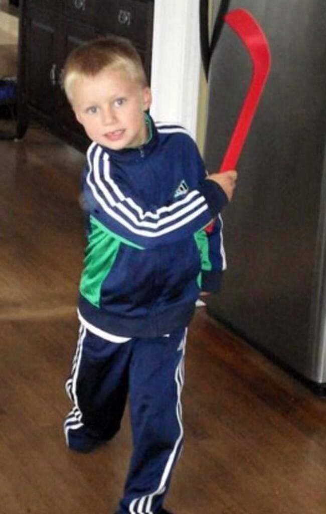 Connor Bedard avait toujours un mini-hockey dans les mains dans la maison familiale.