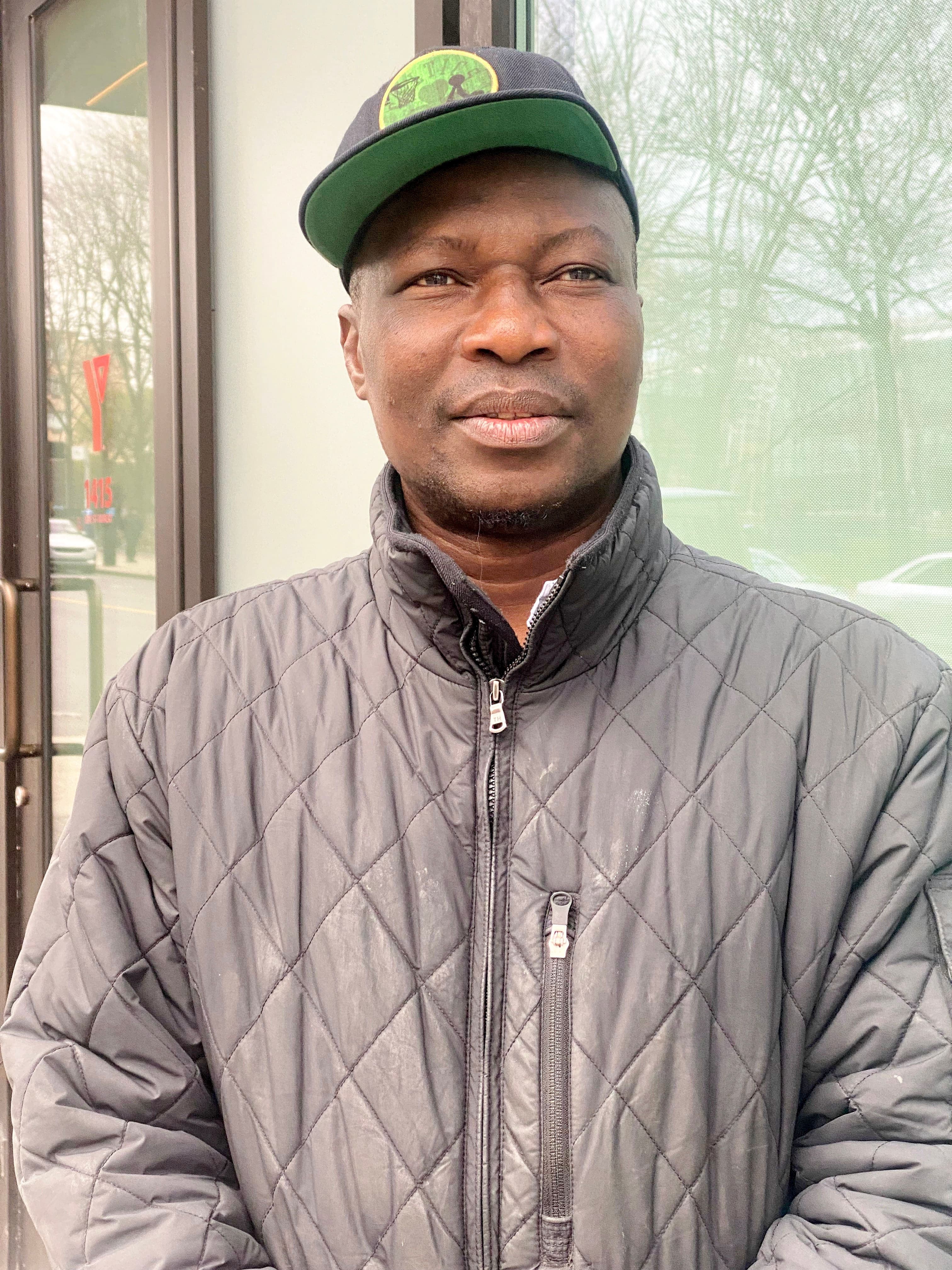 Originaire du Ghana, Mohamed a fait un long périple à partir du Brésil pour entrer au Canada par le chemin Roxham.