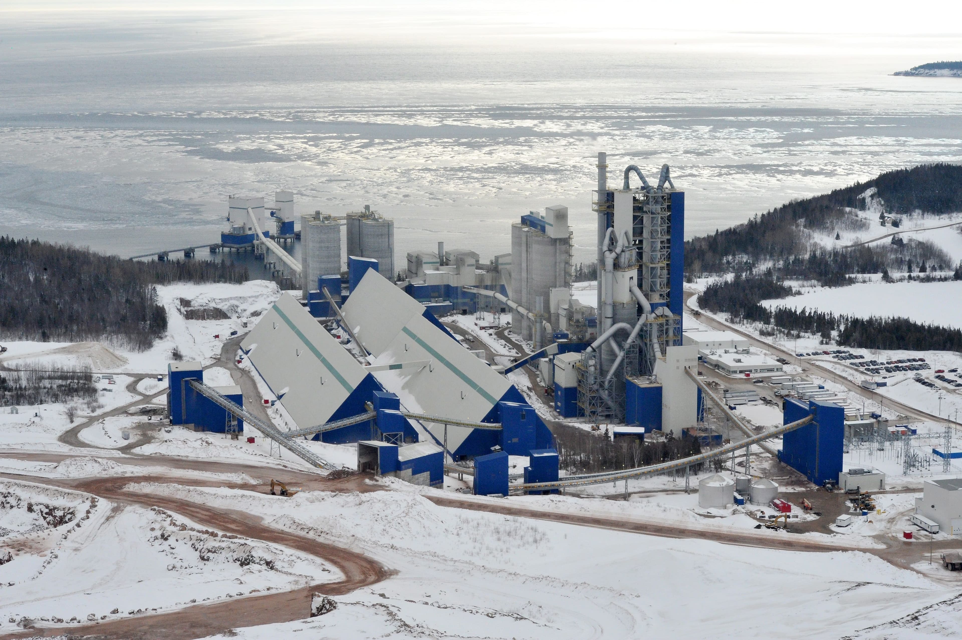 La cimenterie McInnis de Port-Daniel, en Gaspésie, roulera à plein régime à partir de 2027, selon ce que croient ses dirigeants.