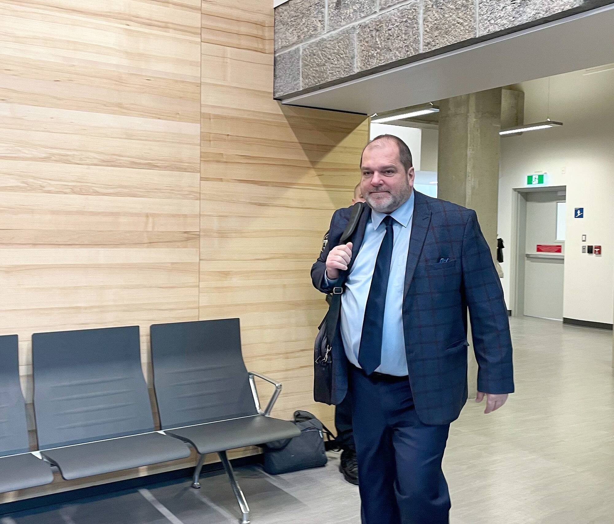 Harold LeBel a subi un procès pour agression sexuelle ces deux dernières semaines, au palais de justice de Rimouski. Les jurés sont maintenant séquestrés pour les délibérations et doivent en arriver à un verdict unanime.
