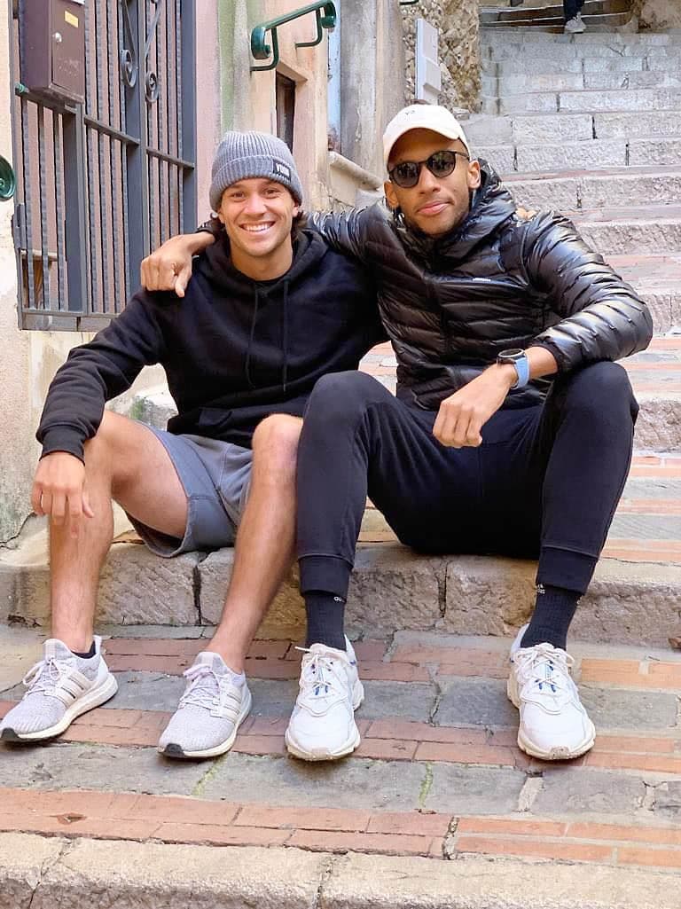 Les carrières d'Alexis Galarneau (à gauche) et de Félix Auger-Aliassime ont pris des chemins différents, mais ils ne se sont jamais perdus de vue. Les voici à Roquebrune, sur la Côte d'Azur, à Noël 2021.
