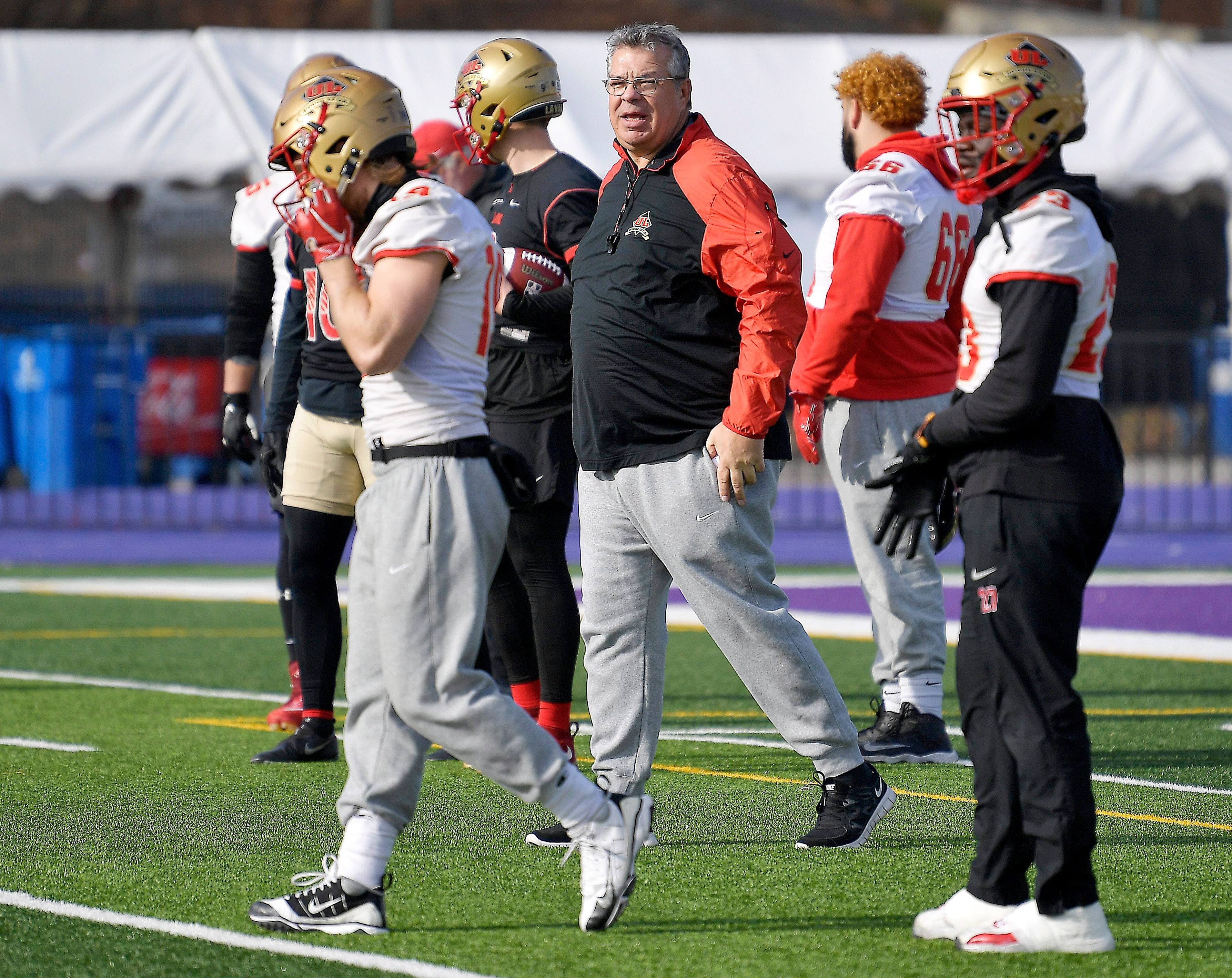 Glen Constantin lors de la pratique du Rouge et Or, jeudi au stade Alumni de l’Université Western, en vue du match de la Coupe Vanier.