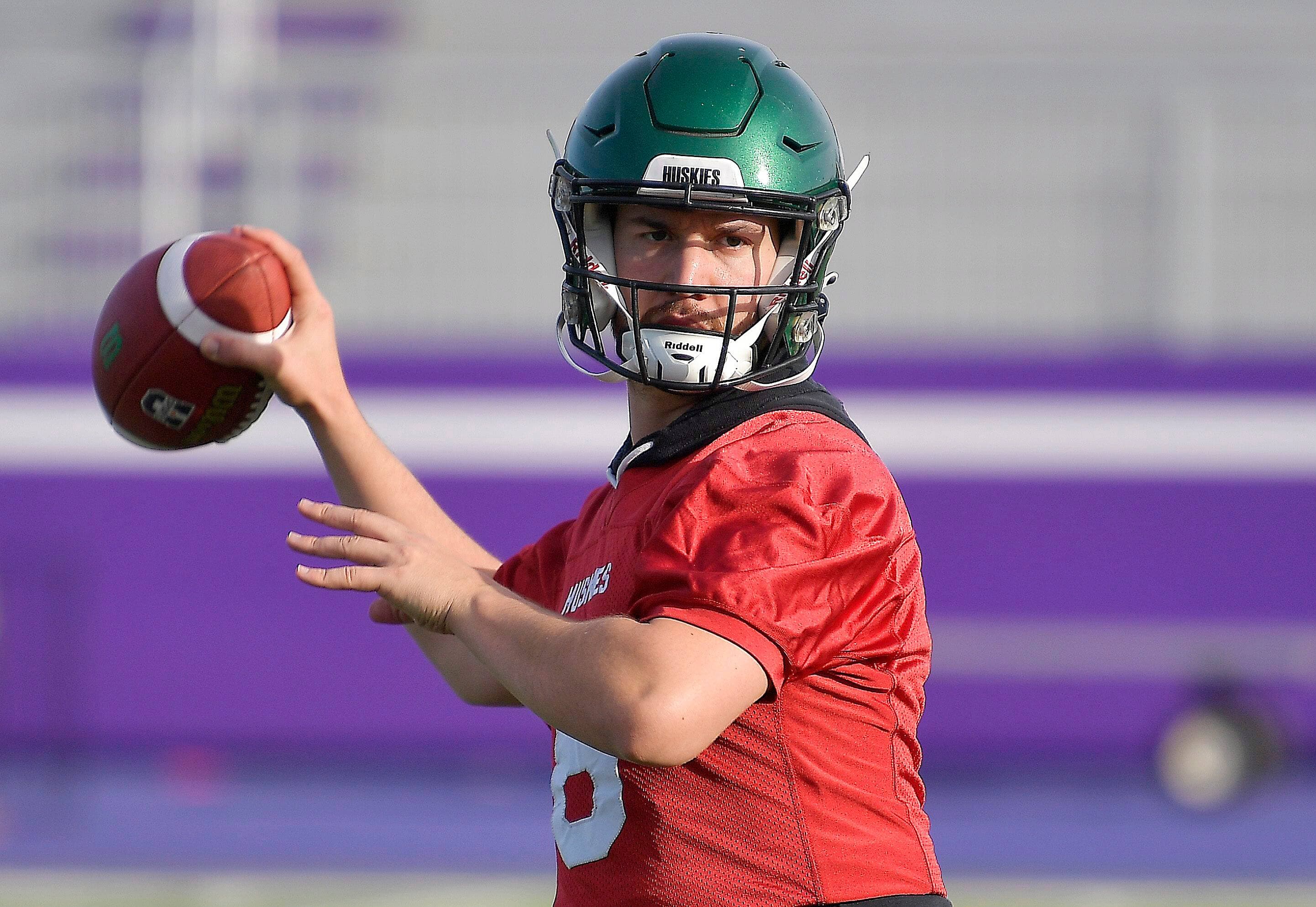 Mason Nyhus et les Huskies ont pratiqué pour la première fois sur le terrain du Stade Alumni de London, jeudi.