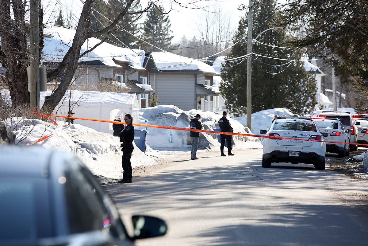 Le 6 avril dernier, Jacques Côté, 65 ans, a été assassiné par un homme en crise sur la rue Thibodeau, dans le secteur de Lac-Saint-Charles, à Québec. Le Bureau des enquêtes indépendantes se penche sur le travail des policiers entourant ce drame.