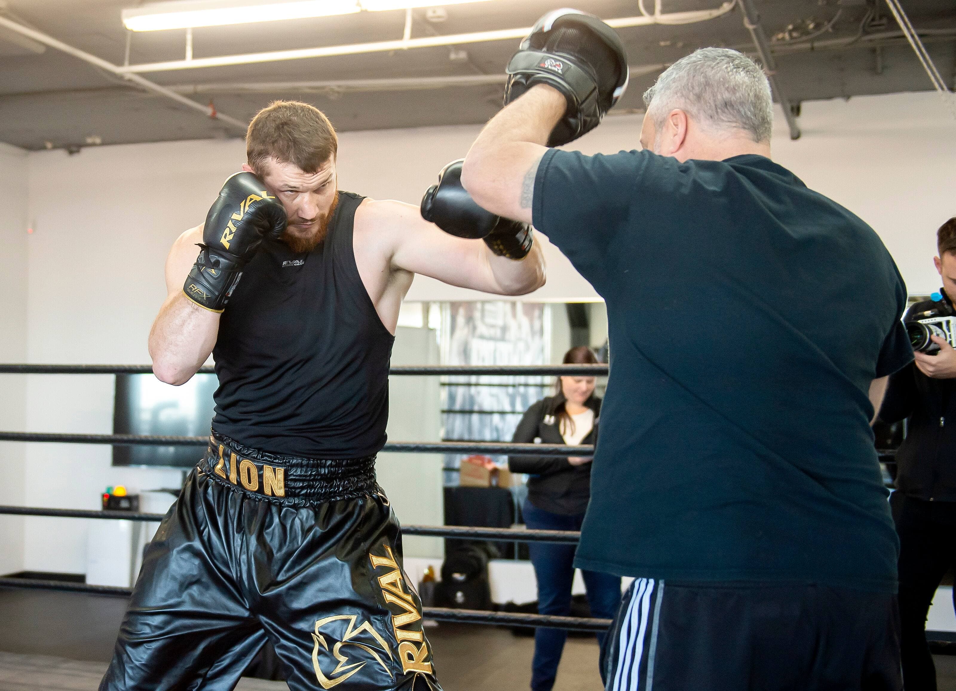 Arslanbek Makhmudov, à l’entraînement avec Marc Ramsay, lundi.