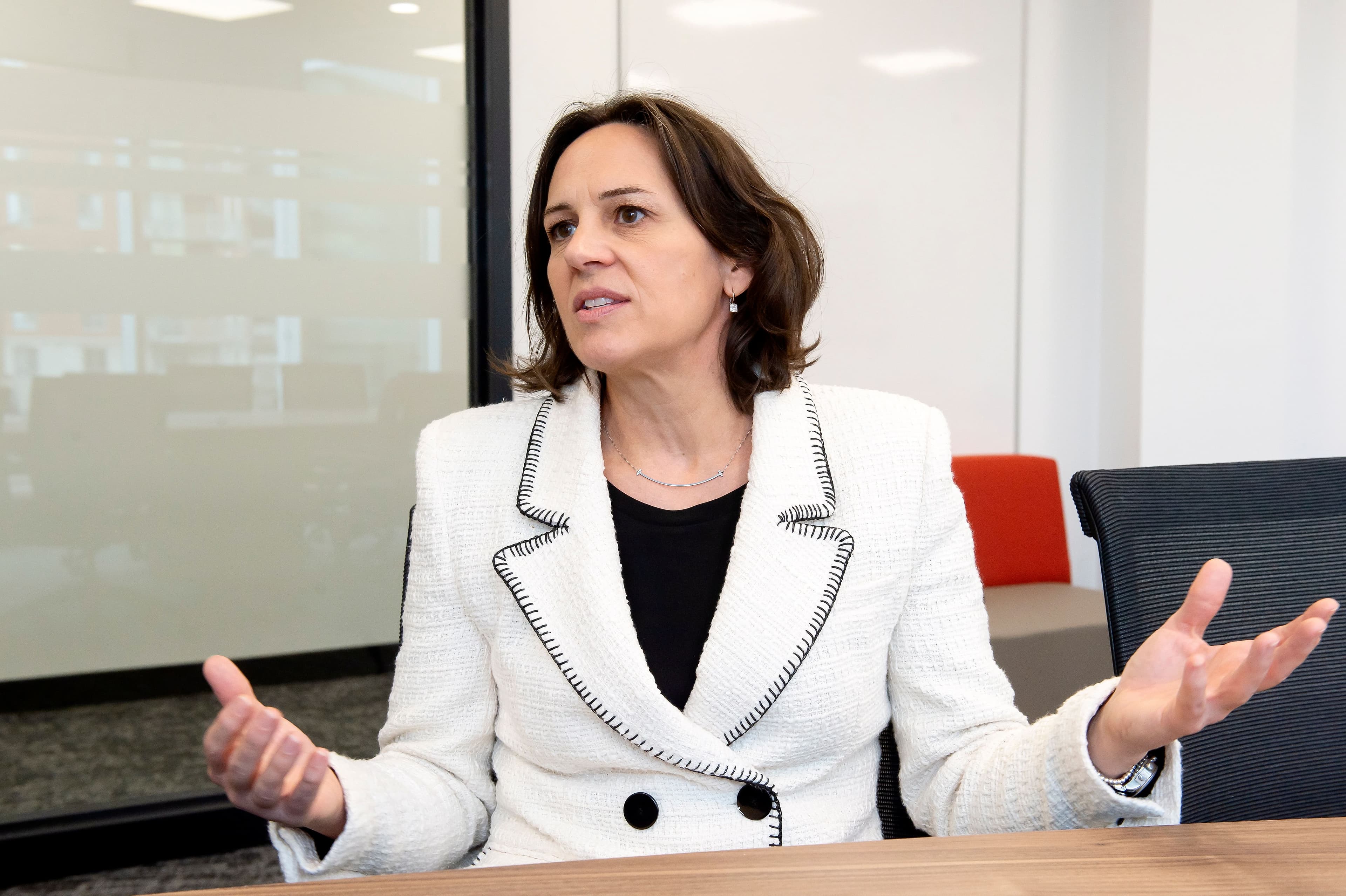 Isabelle Charest s’est adressée aux membres des médias, jeudi, lors de l’inauguration officielle de la Maison du loisir et du sport.