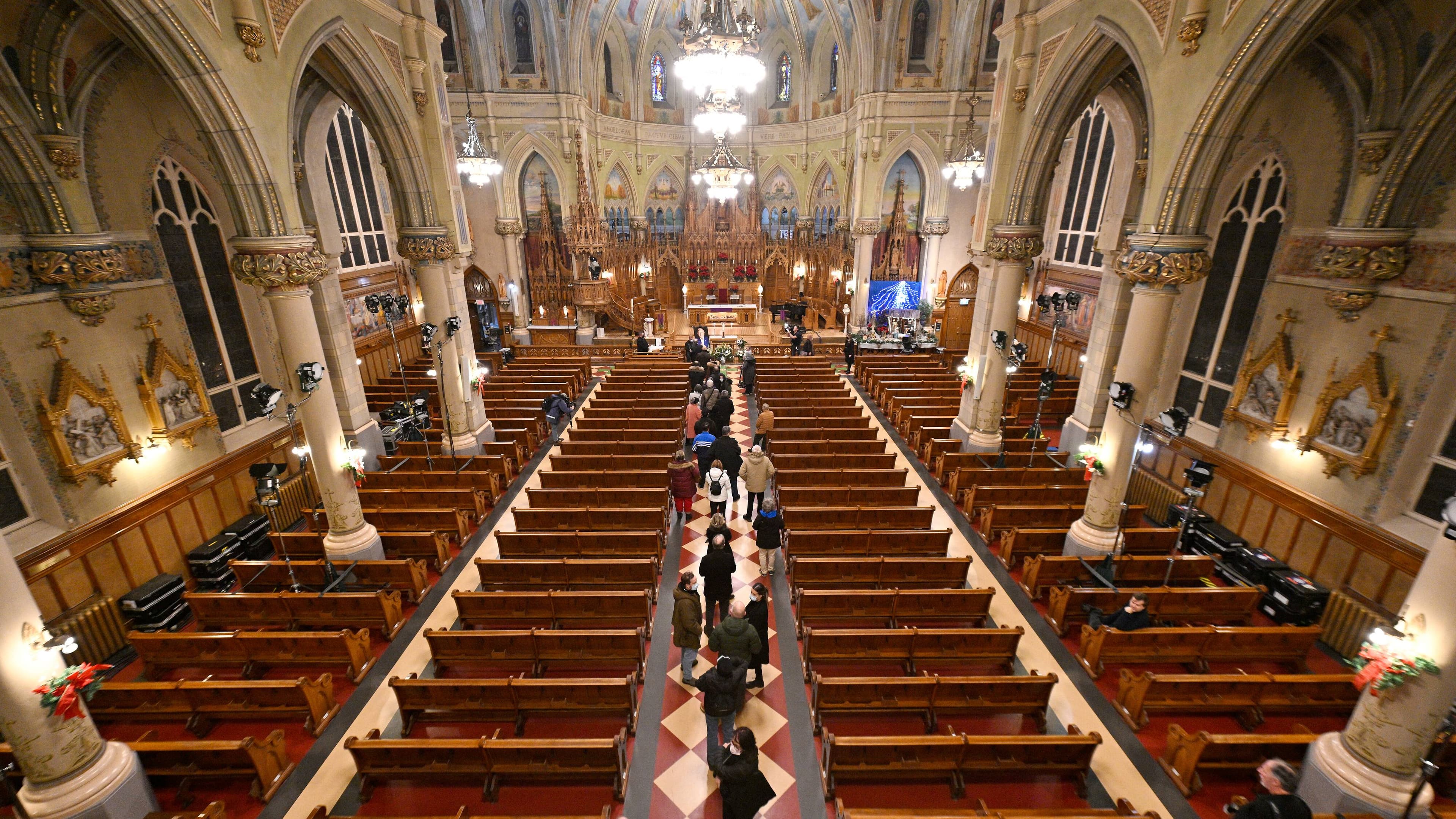 Des centaines de personnes sont passées saluer une dernière fois Jean Lapointe à l’église l’église Saint-Viateur d’Outremont