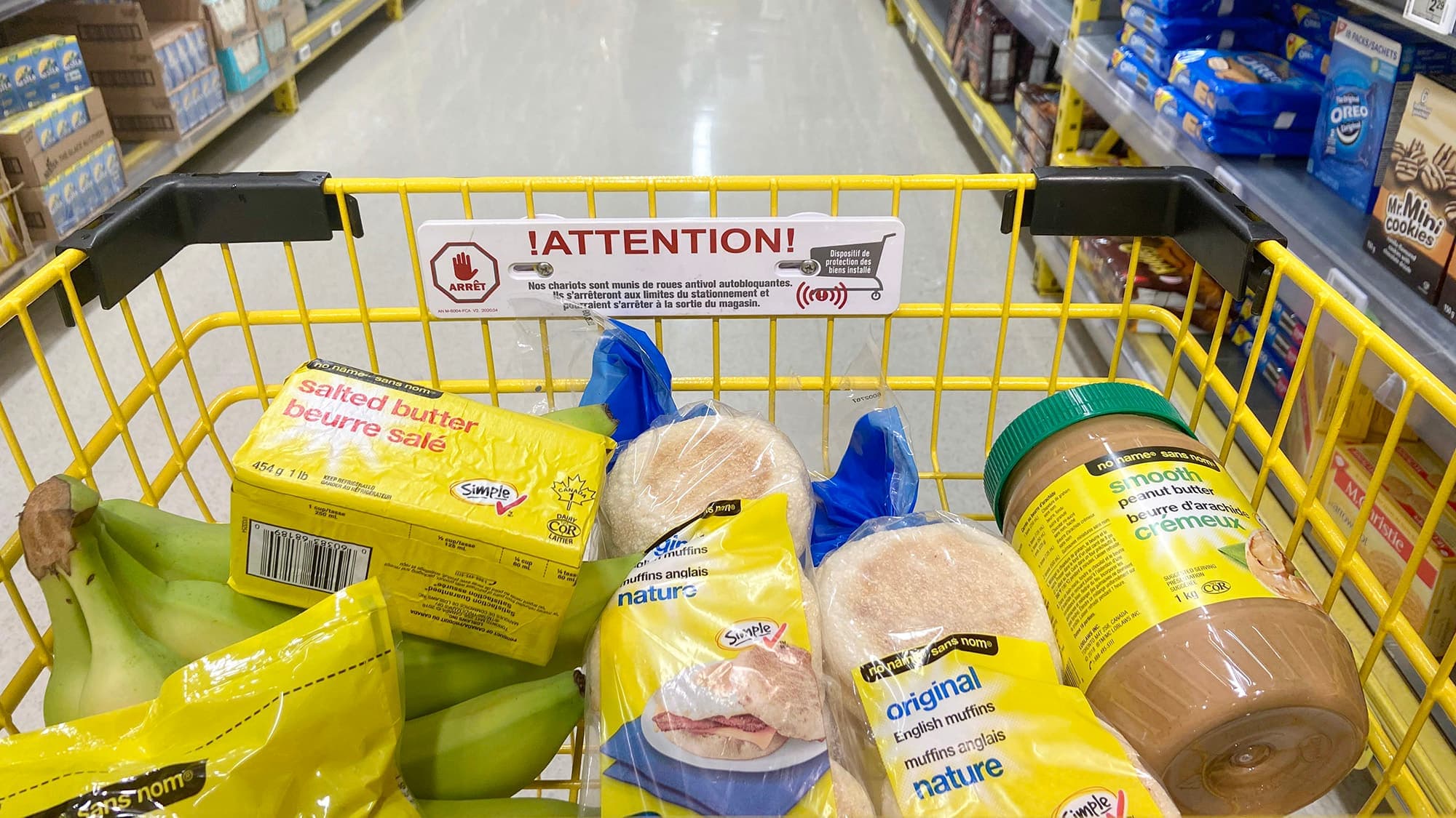 Des produits de marque maison, dans un Loblaw de Montréal. Les nouvelles habitudes de consommation, plus axées sur la recherche d’aubaines, vont continuer à faire partie du portrait, en 2023.
