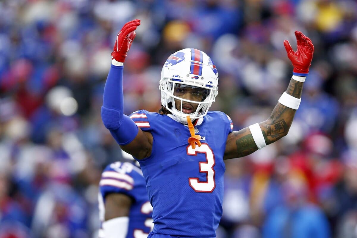 Damar Hamlin, ici en action pendant le mois de novembre contre les Vikings, continue de progresser au point où il a pu regagner Buffalo en avion. Il continuera sa réadaptation dans les prochaines semaines.