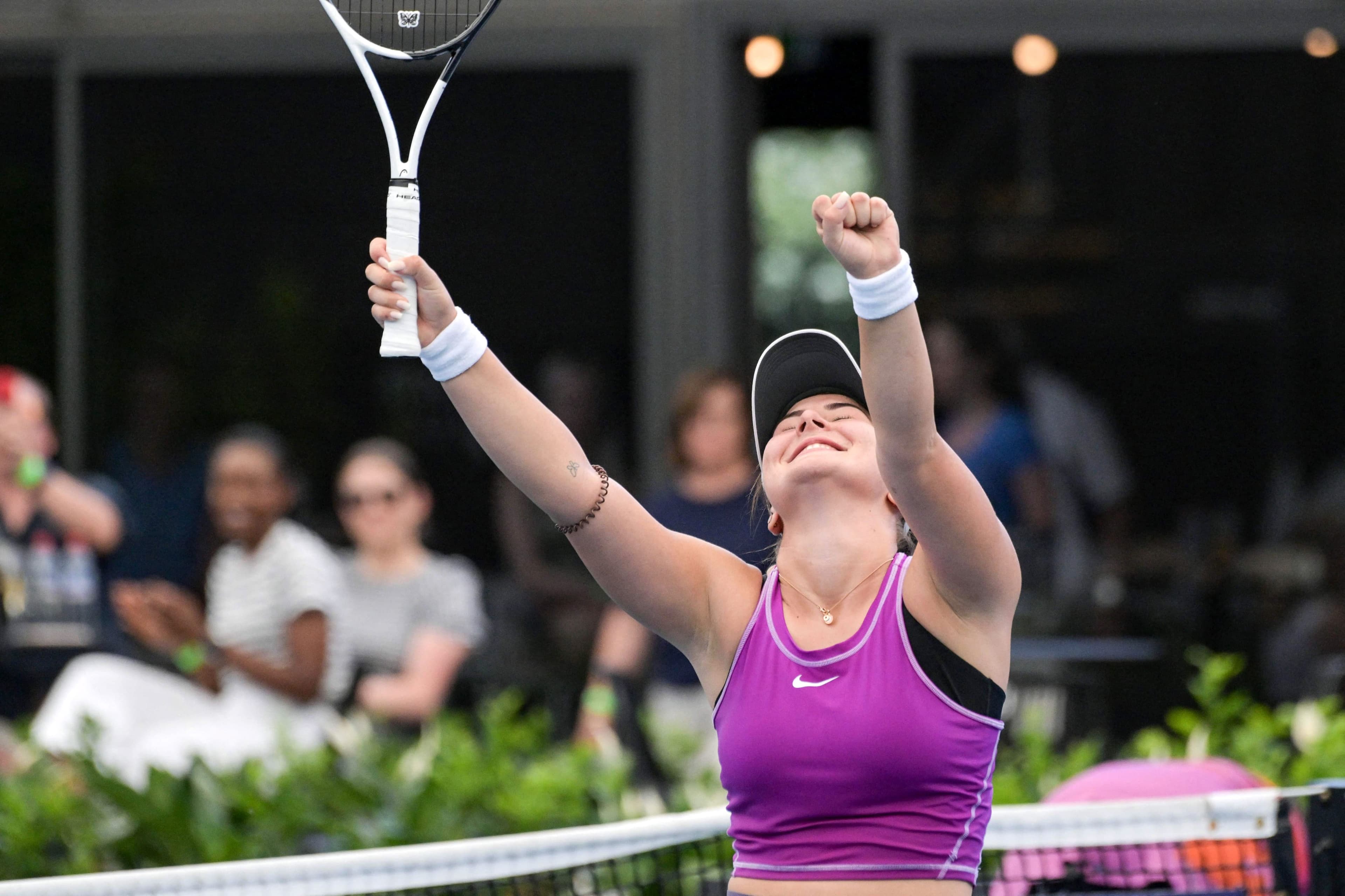 Bianca Andreescu après sa victoire au premier tour à Adélaïde face à l’Espagnole Garbine Muguruza, le 31 décembre dernier. C’était sa première aux côtés de Christophe Lambert, son nouvel entraîneur.