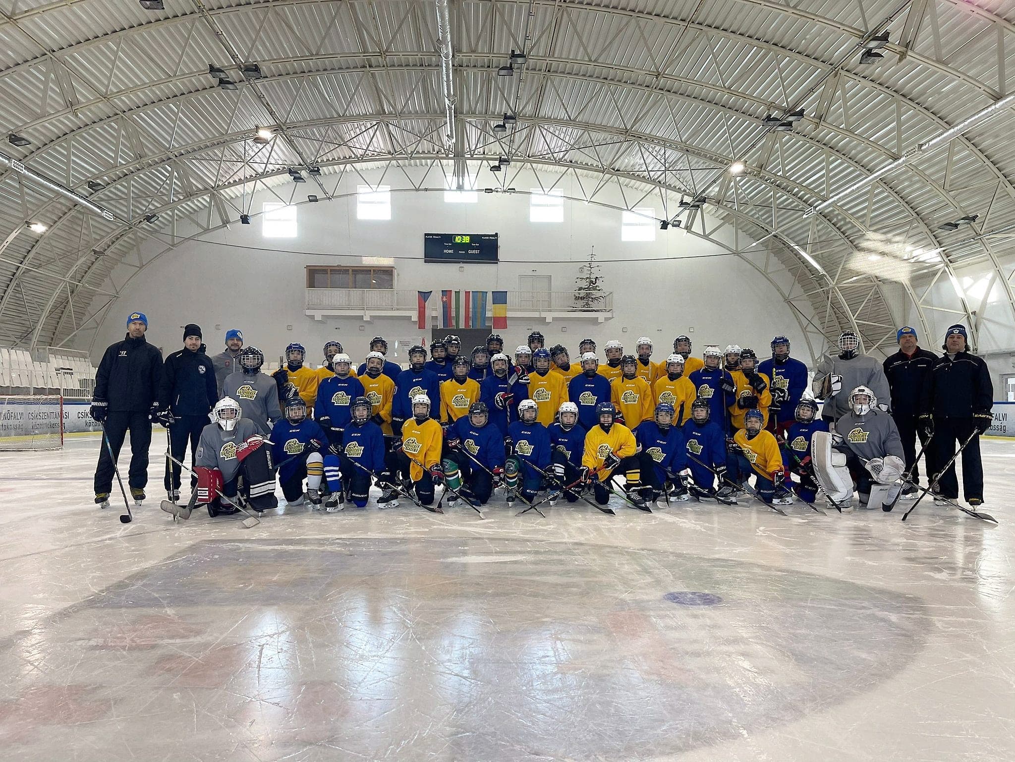 L’équipe ukrainienne s’est regroupée pour la première fois, du 26 décembre au 7 janvier dernier, en Roumanie, pour un premier camp ensemble en vue de sa participation au Tournoi international de hockey pee-wee de Québec.