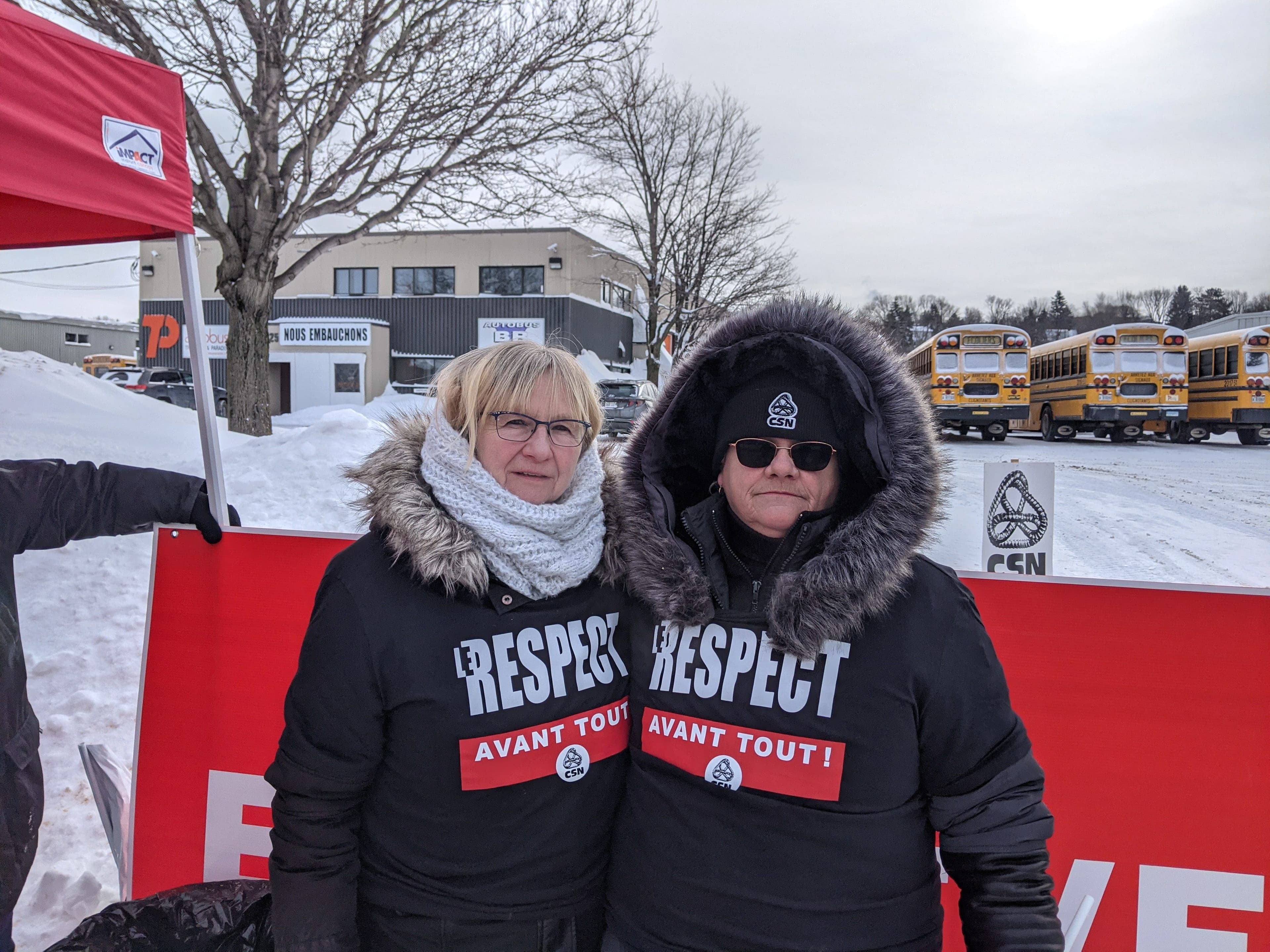 Manon Beauchesne, présidente du Syndicat des employés de Transport autobus B. R. et Hélène Thibault, présidente du syndicat des chauffeurs d’Autobus Tremblay & Paradis.