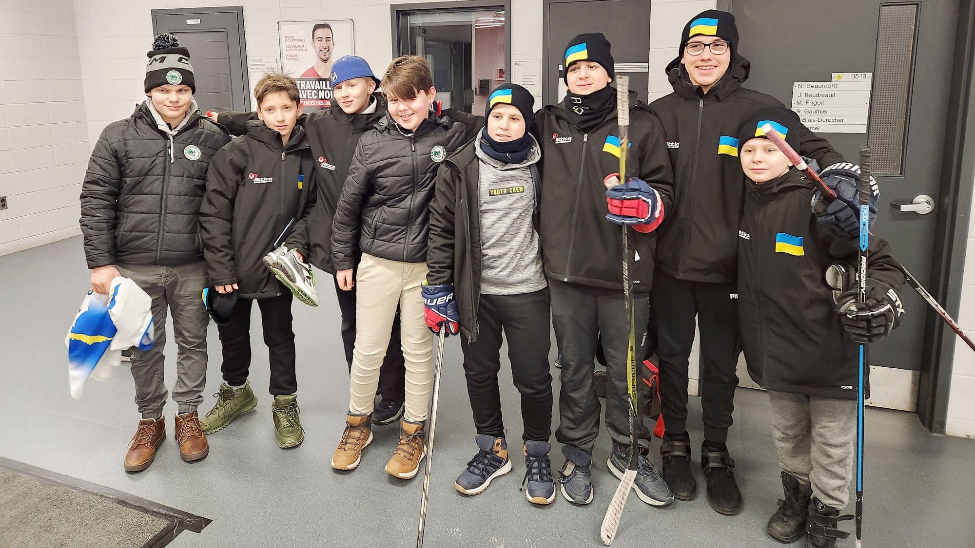 Quelques joueurs se sont rassemblés pour une photo en groupe.