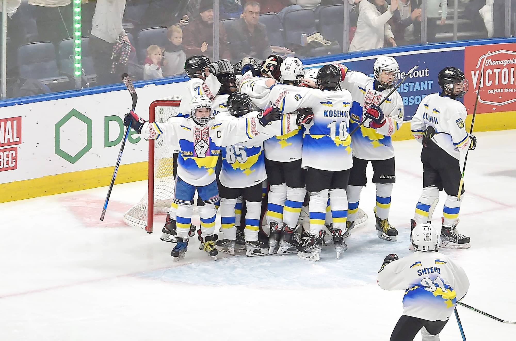 L’équipe ukrainienne gagne son premier match contre les petits Bruins de Boston.