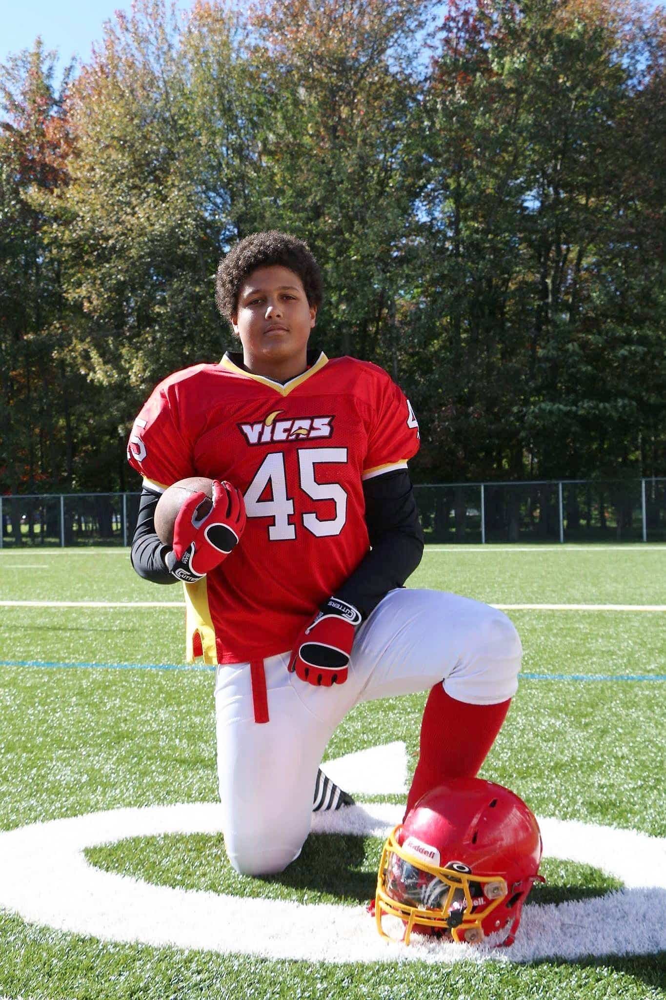 Le joueur de ligne offensive à l’époque des Vicas de Victoriaville, au football midget.