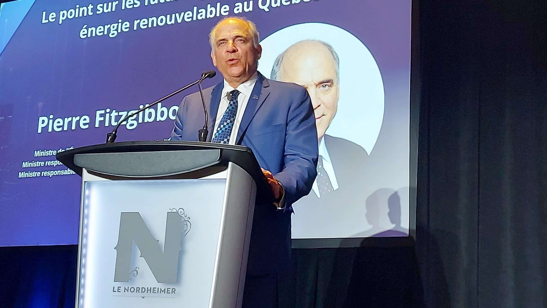 Pierre Fitzgibbon, lors d’une allocution, jeudi, à Montréal. Le très influent ministre a admis, du bout des lèvres, qu’il avait subi un échec dans le dossier de la méga-usine de batteries de Volkswagen.