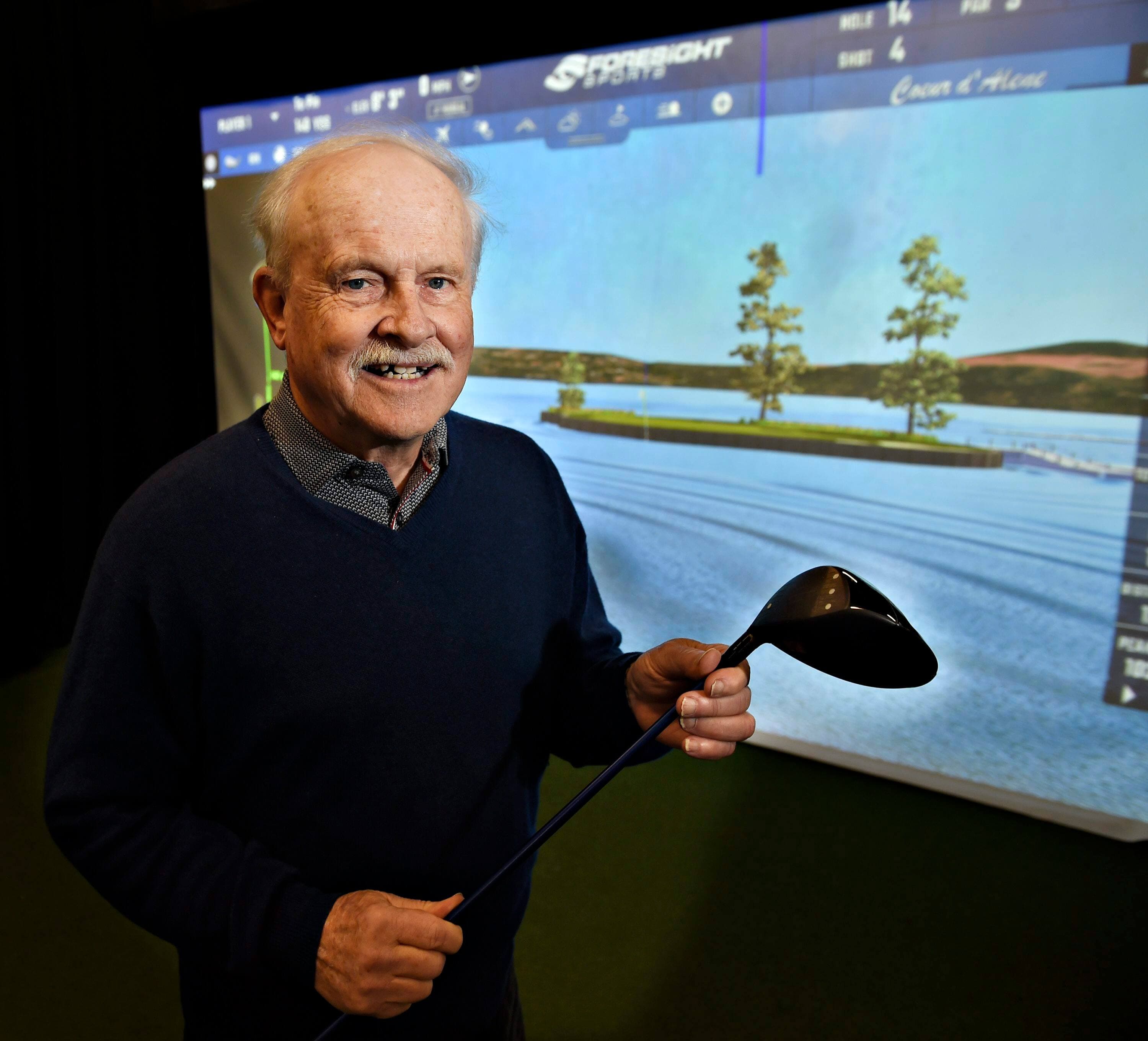 André Gagné joue encore plus d’une centaine de rondes de golf par année en dépit de ses 78 ans. L’hiver, il va frapper des balles dans un simulateur.