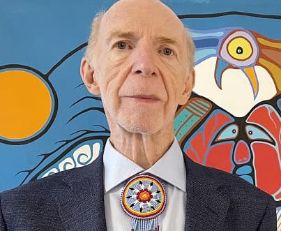 Georges Sioui, né en 1948 à Wendake, est un historien, poète, philosophe, activiste et écrivain huron-wendat.