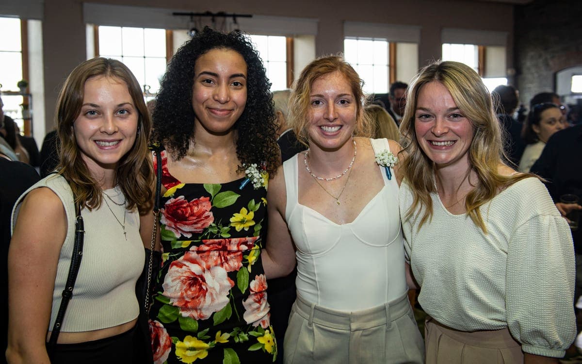 Danaé Blais, Alyson Charles, Camille de Serres-Rainville et Kim Boutin étaient heureuses de se retrouver, jeudi soir, au Marché Bonsecours.