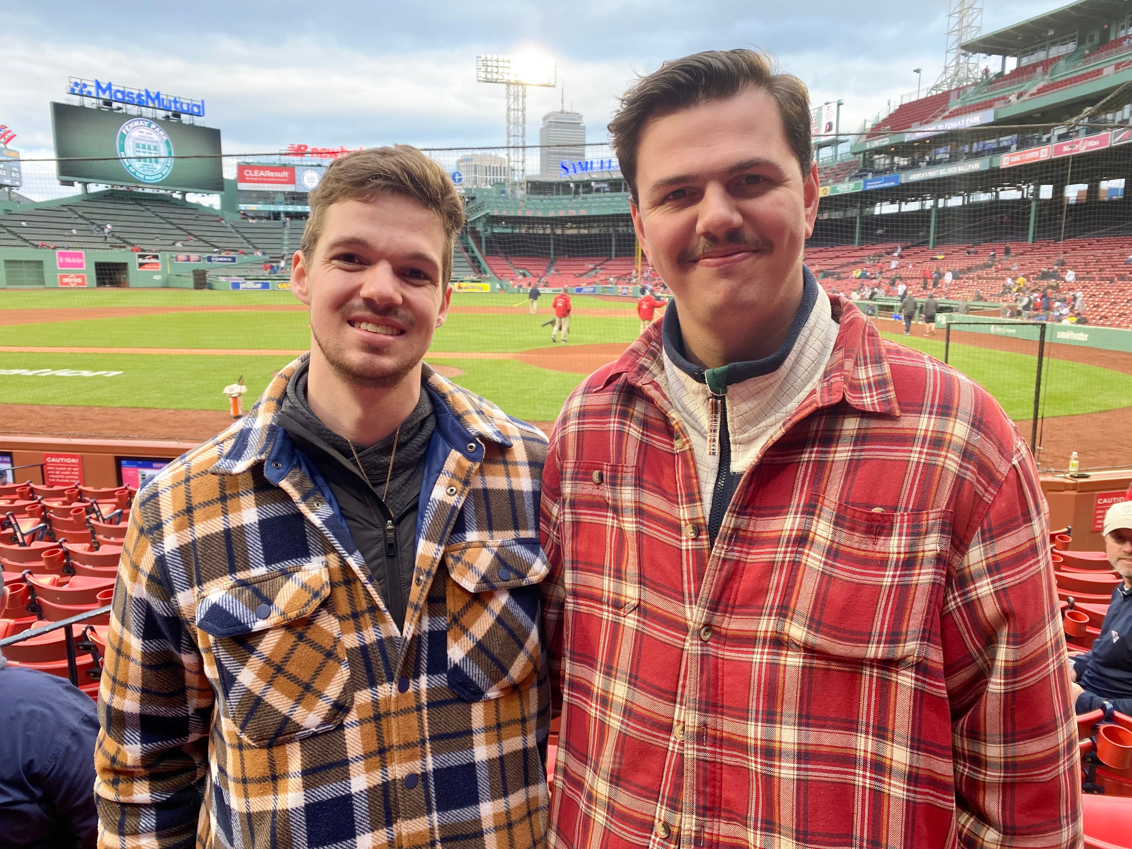 Raphaël Ross et Zacharie Allard, deux amoureux de baseball, se souviendront longtemps de leur aller-retour entre Québec et Boston du mercredi 19 avril 2023.