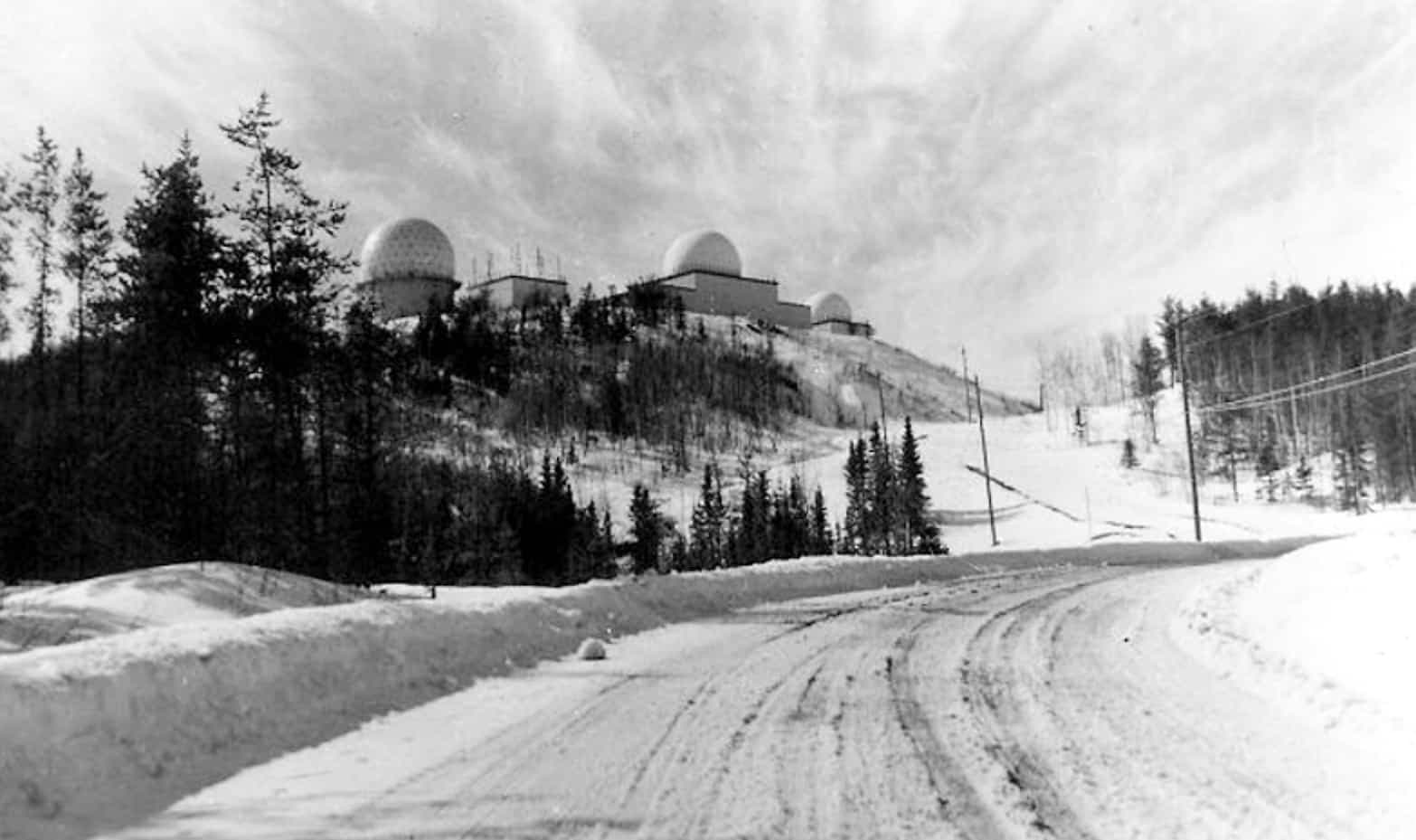 La base de radar de Casey, en Haute-Mauricie, dans les années 1950. Elle faisait partie de la ligne Pinetree, mise sur pied pour surveiller les activités militaires soviétiques.