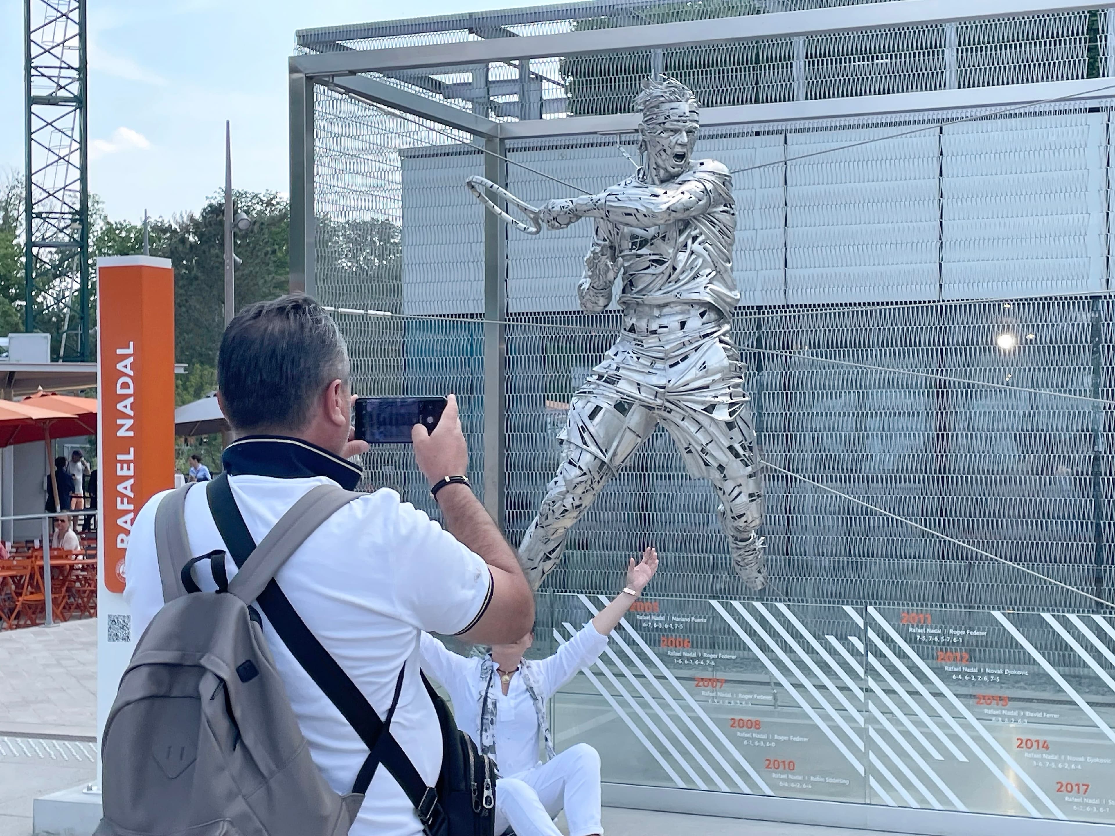 La statue de Rafael Nadal a été très populaire durant tout le tournoi de tennis de Roland-Garros.