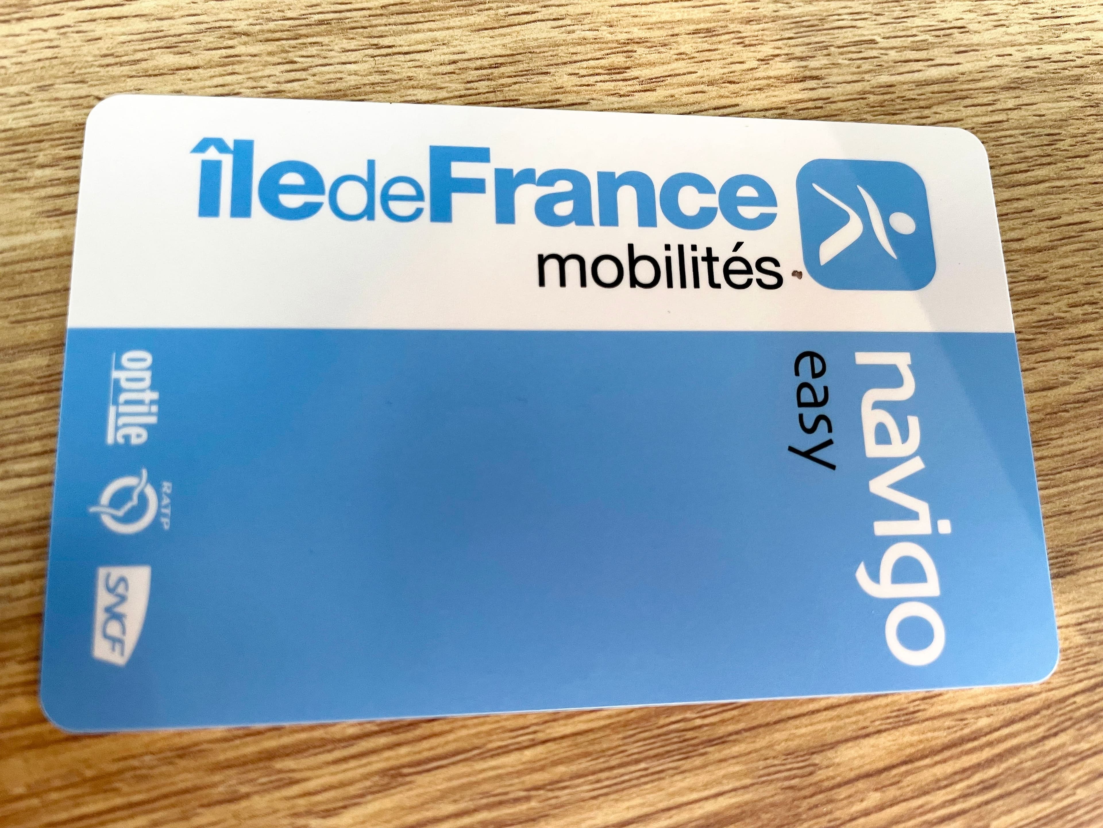 Une carte de transport en commun Navigo pour l'île de France.