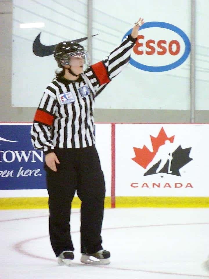 L’arbitre Lysanne Patry lors des Jeux du Canada en 2011, à Halifax.