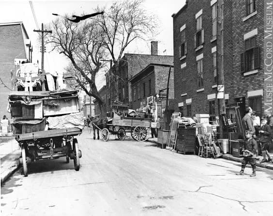 Un jour de déménagement à Montréal vers 1930.