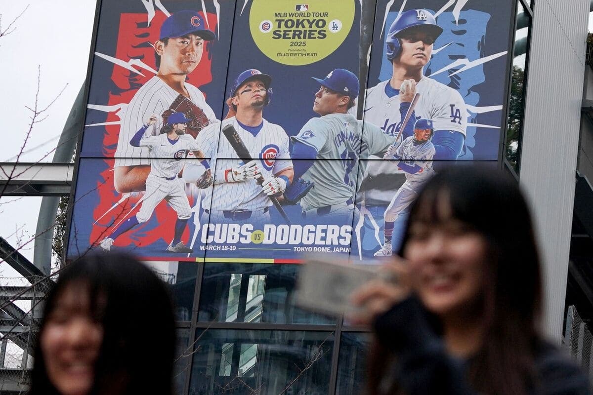 Les publicités sont nombreuses pour annoncer la prochaine série de deux matchs entre les Cubs et les Dodgers, les 18 et 19 mars, au Tokyo Dome.