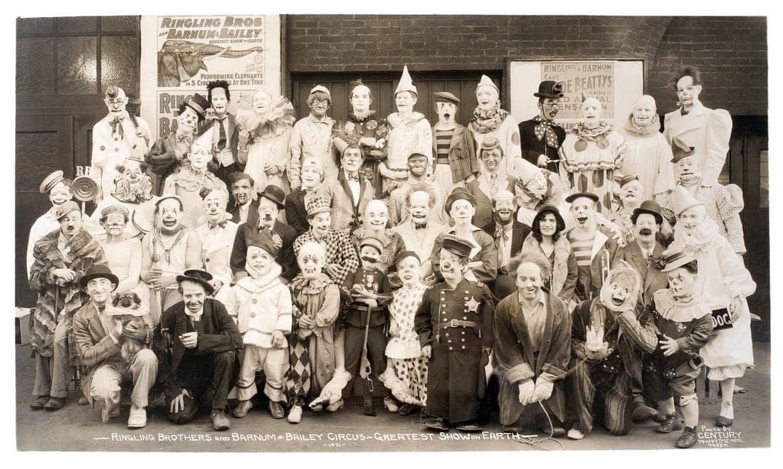 Philippe Adélard Nicol est né dans la région de Québec en 1881. Atteint de nanisme, il se fait connaître en s’exhibant avec les cirques de Barnum & Bailey et de Forepaugh & Sells.