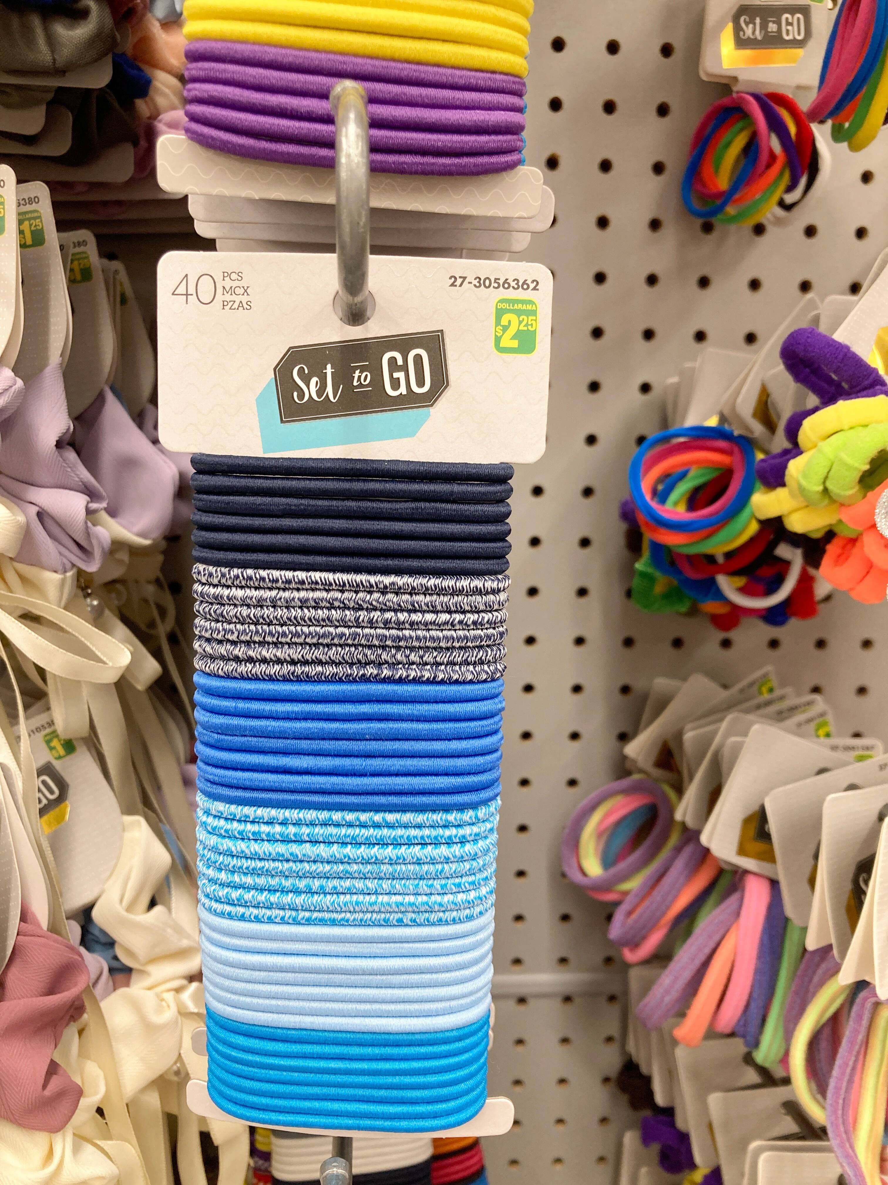 40 élastiques pour cheveux à 2,25$ chez Dollarama, tandis que pour 30, on va payer 8,49$ chez Jean Coutu.