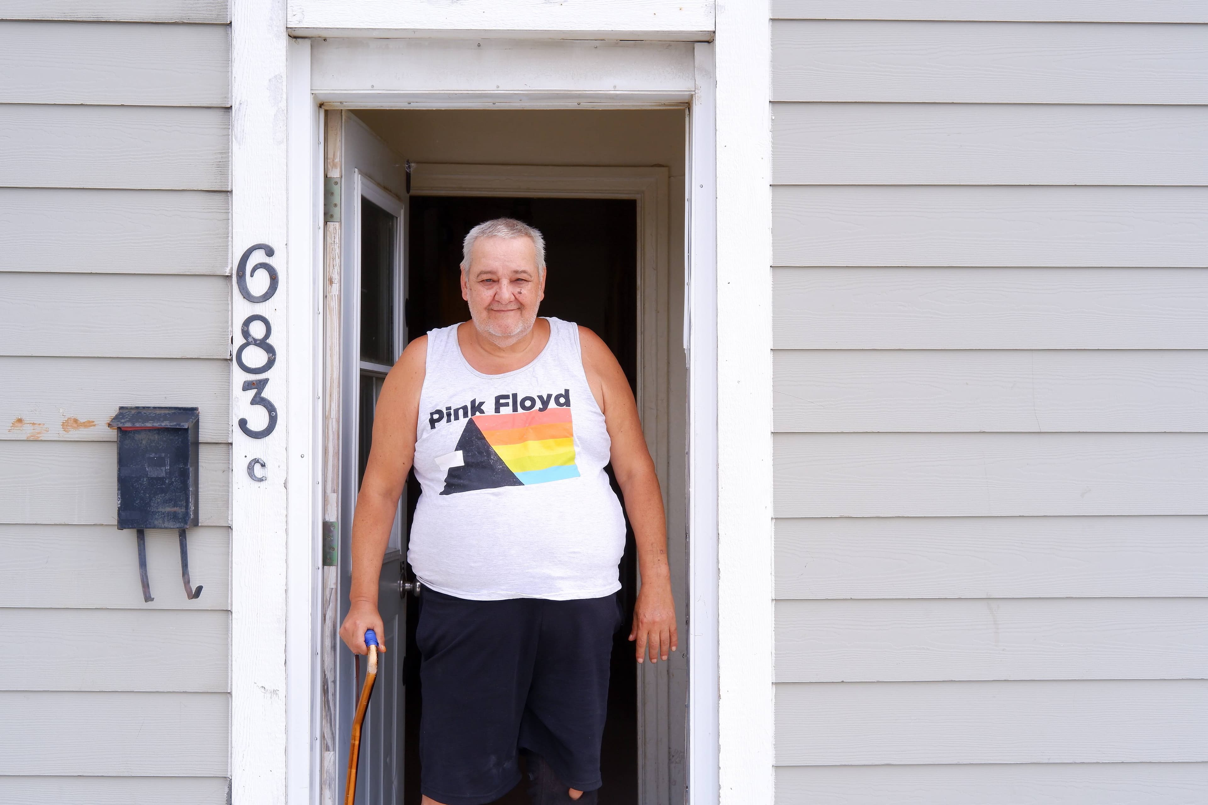 Pour Jean Seredocka, 64 ans, la seule option qui s'offre à lui lorsqu'il se fera évincer de son logement le 1er août, c'est de dormir dans une tente et d'aller entreposer toutes ses affaires.