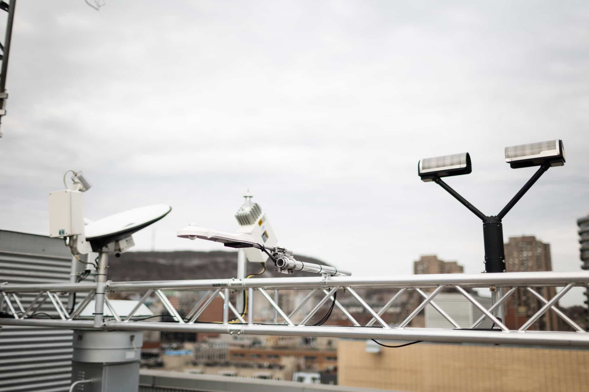 Quelques instruments de la station météo de l'UQAM.