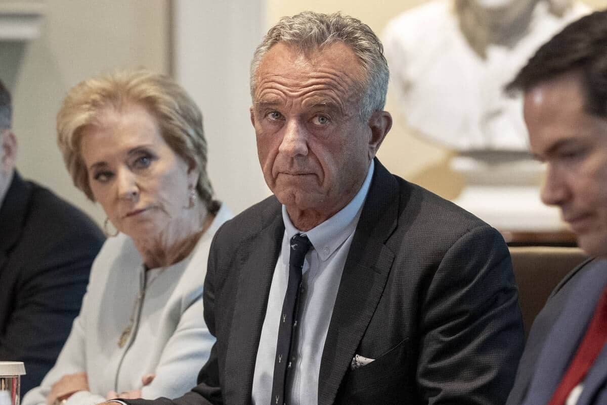 le secrétaire américain à la Santé, Robert F. Kennedy Jr. — un vaccino-sceptique militant — souhaitait modifier la procédure de test de certains vaccins et exiger que tous soient soumis à des tests placebo.