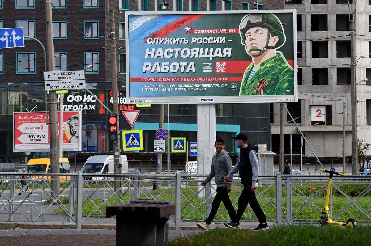 Une publicité russe sur laquelle on peut lire le slogan suivant: «Servir la Russie est un vrai travail».