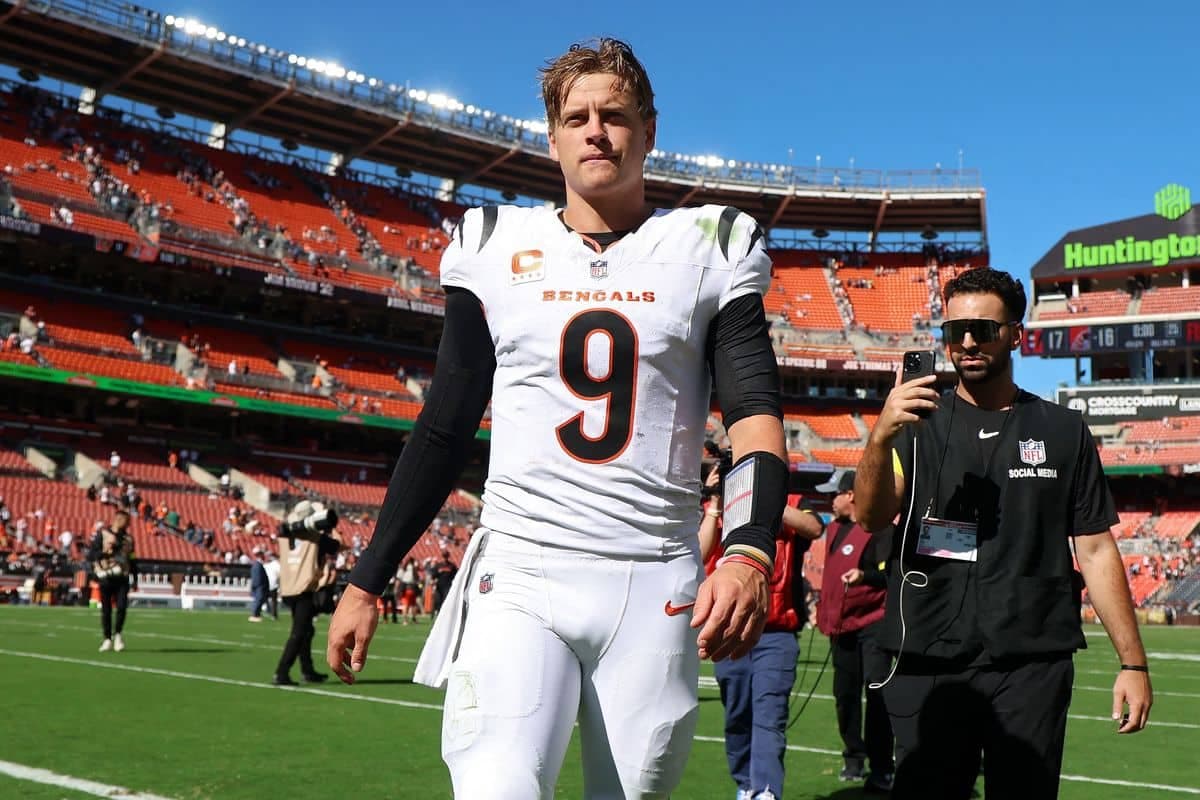 Joe Burrow pourrait se poser toutes sortes de questions sur son avenir avec les Bengals dans les prochains mois.