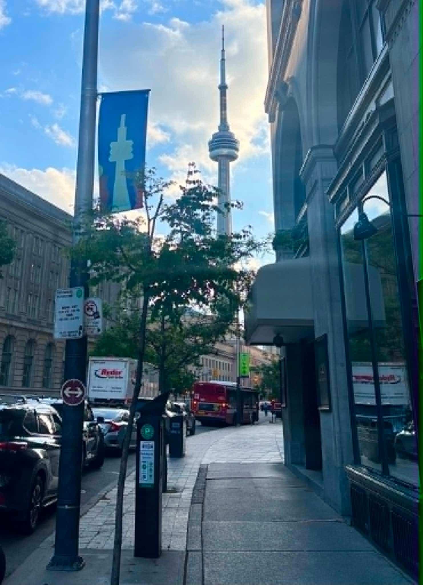 Au centre-ville de Toronto, mercredi, peu de choses laissaient présager mercredi que la ville allait recevoir son premier match de la Coupe du monde, deux jours plus tard.