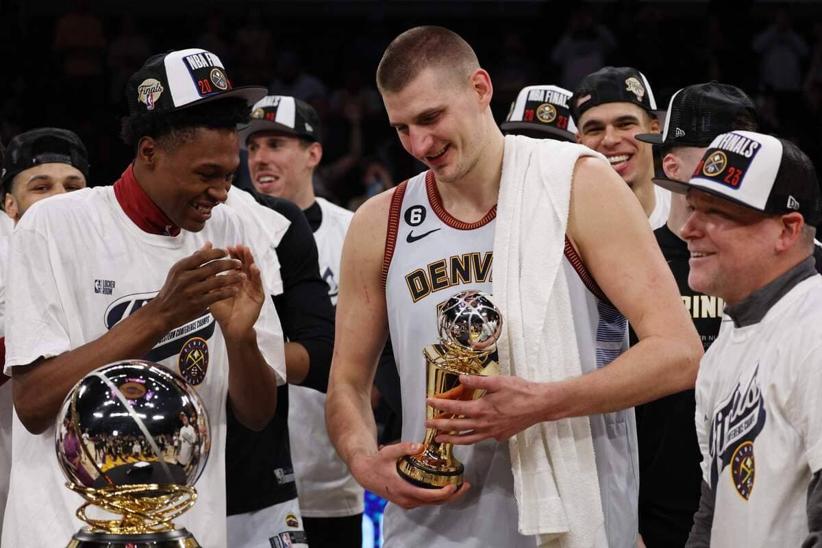 Nikola Jokic a été nommé le joueur le plus utile en finale de l'Association de l'Ouest dans la NBA.