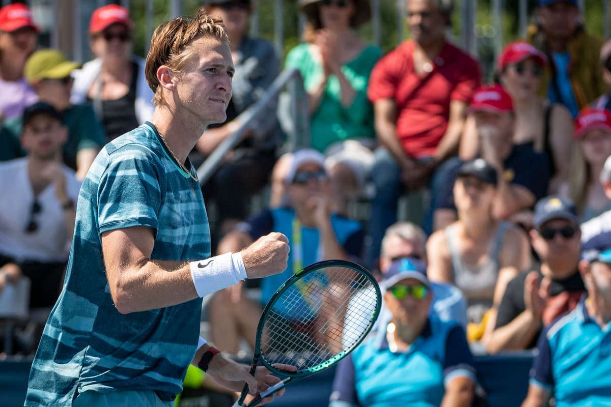 Sebastian Korda célébrant un jeu, samedi, sur le court numéro 5 au stade IGA.