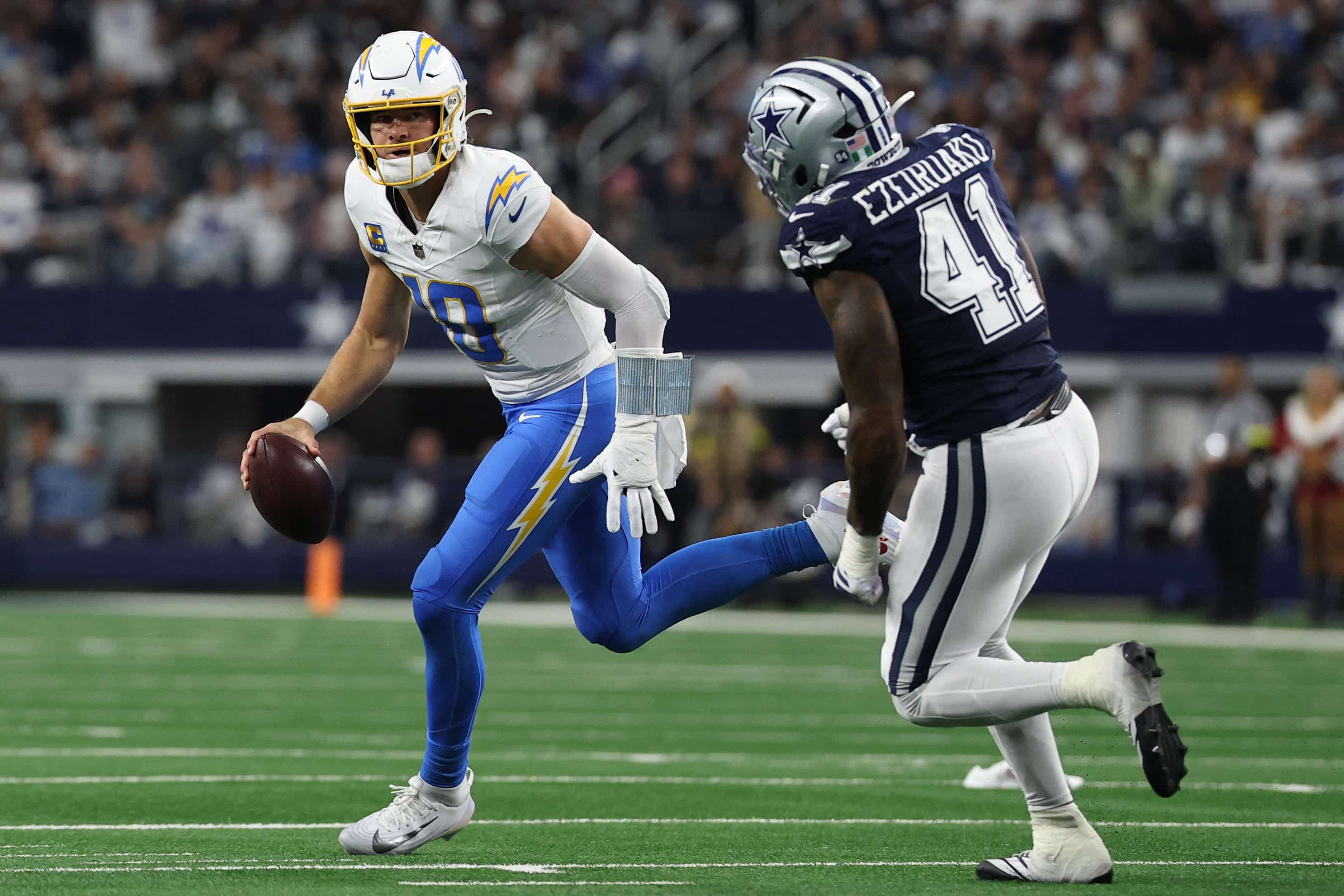 Le quart-arrière Justin Herbert a rejoint Quentin Johnston et Ladd McConkey pour des touchés dans la victoire des Chargers contre les Cowboys.