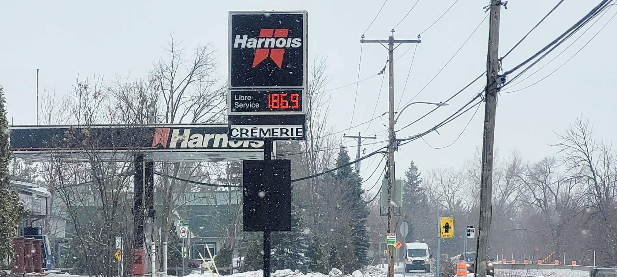 Une station Harnois à L'Assomption affichant un prix de près de 1,87 cents le litre d'essence, jeudi.