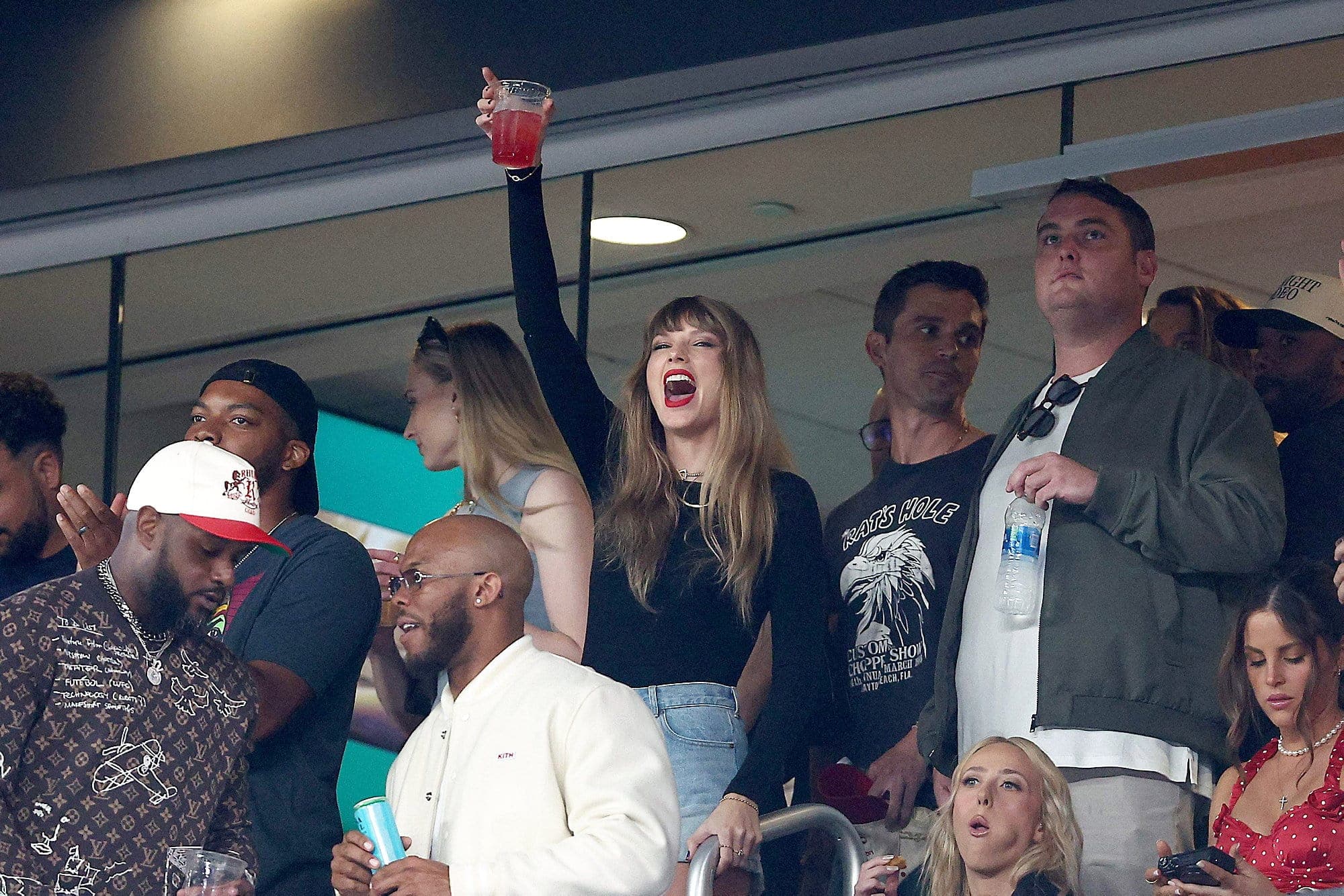 Taylor Swift était déjà dans l'ambiance avant même le début de la rencontre.