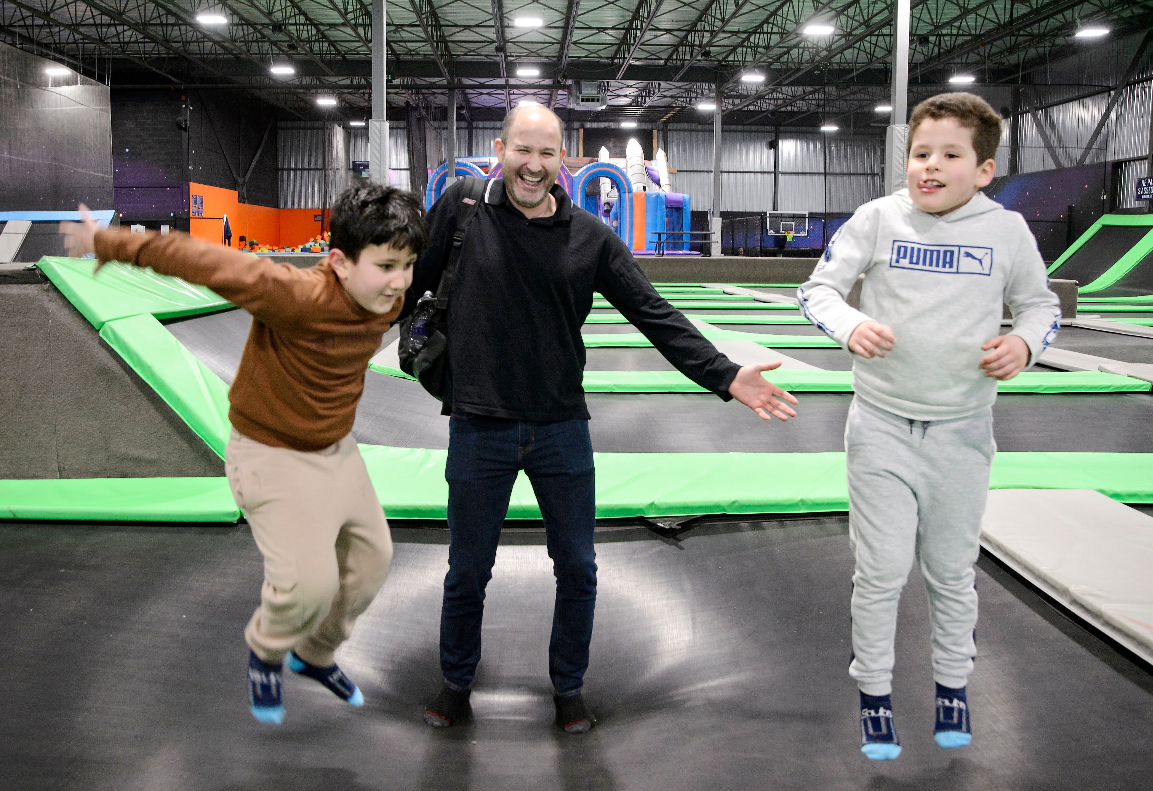 Ghany Benyounes était au iSaute à Montréal, jeudi, avec ses garçons, Ethan (à droite) et Liam, 6 et 5 ans. On voit à gauche sur la photo leur cousin, Ales.
