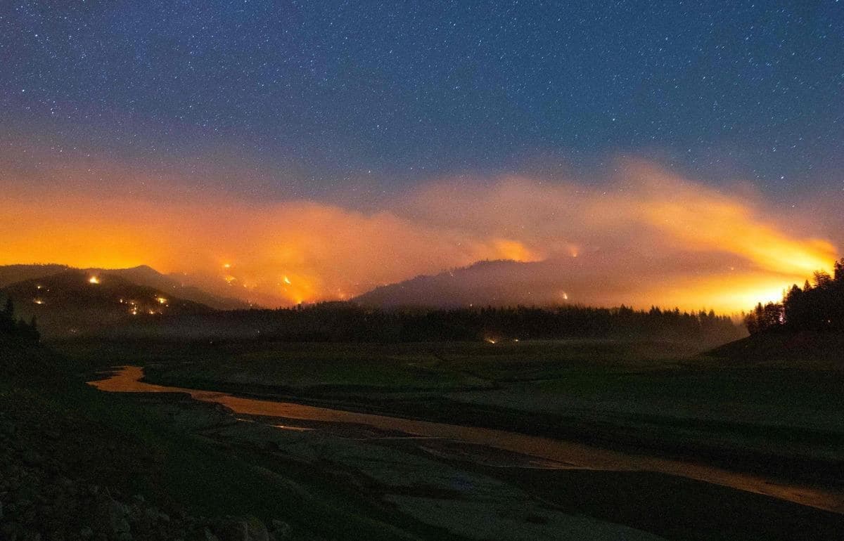 Archives | Sur cette image : un incendie fait rage en Californie, le 2 juillet 2021.