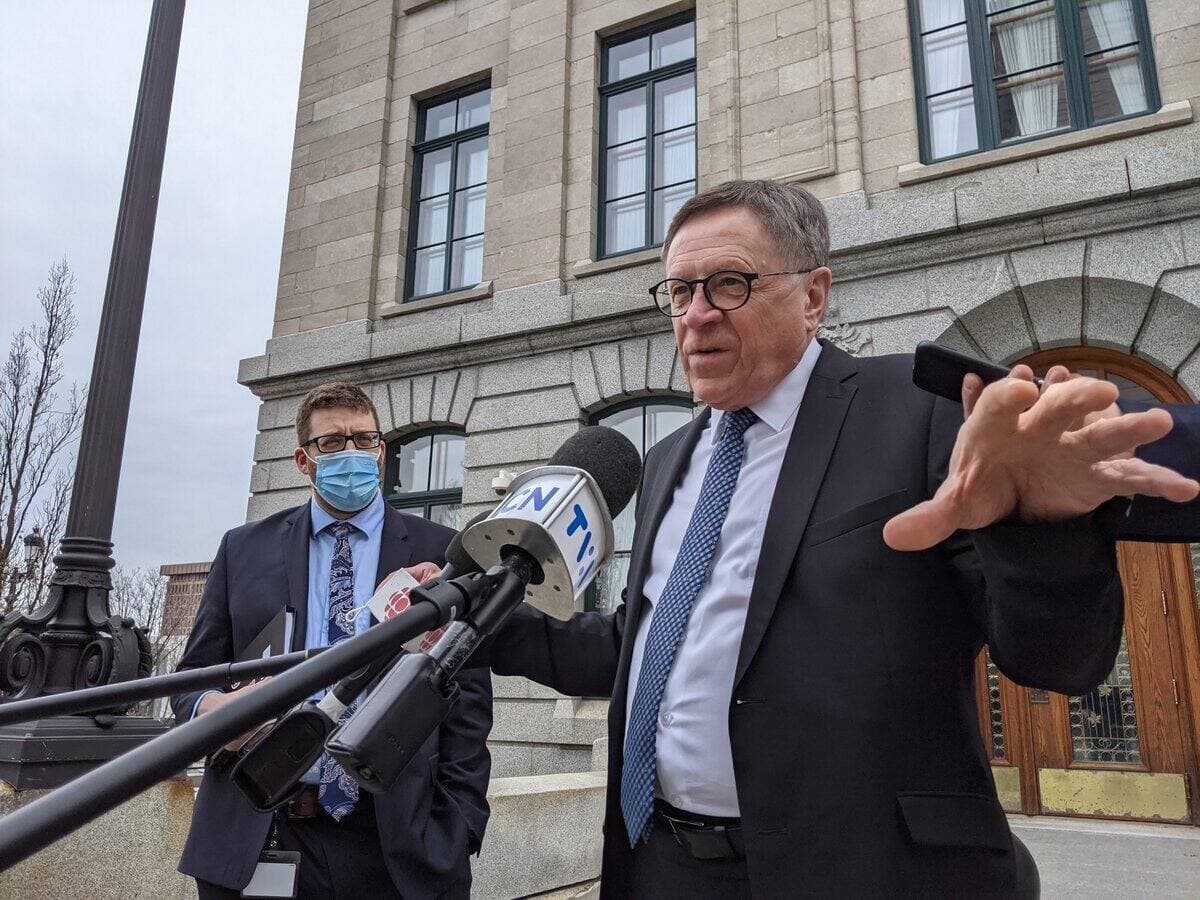 Le maire de Lévis, Gilles Lehouillier, a répondu aux questions des médias à la sortie d’une rencontre d’environ 60 minutes avec le premier ministre du Québec, François Legault.