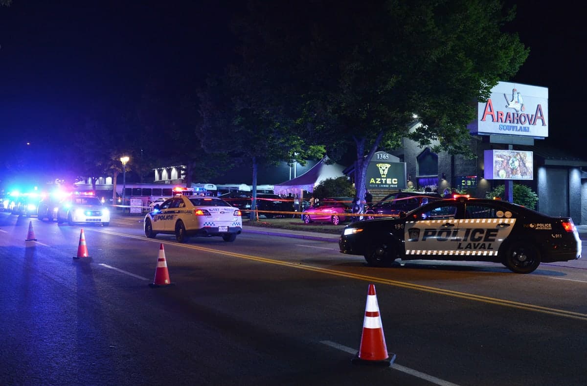 Deux personnes ont été blessées par balle après que des coups de feu aient été tirés à l'extérieur du resto bar Aztec Supper Lounge, situé sur le Boulevard Curé-Labelle à Laval, vers 1h30, le samedi 10 juillet 2021.