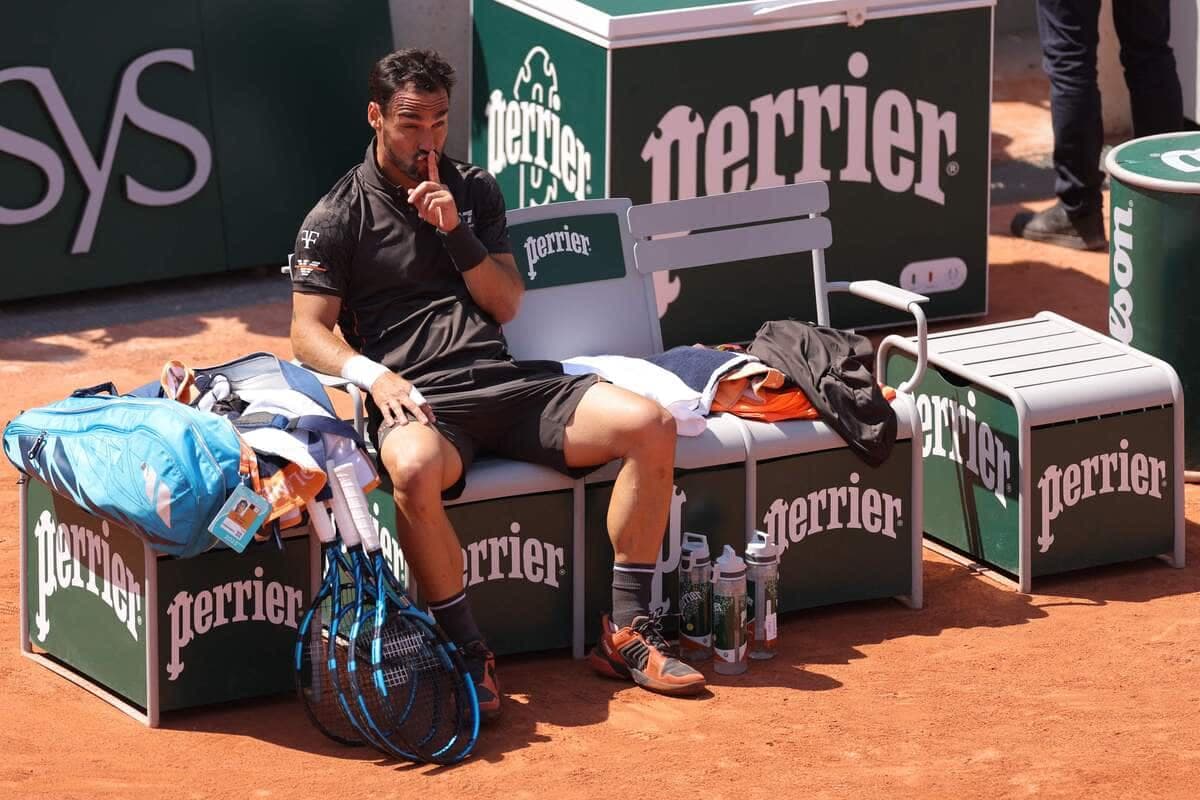 Fabio Fognini a tenté de faire taire les partisans de Félix Auger-Aliassime, lundi, à Roland-Garros.